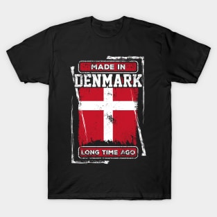 Denmark Flag Born Distressed Novelty Gift T-Shirt